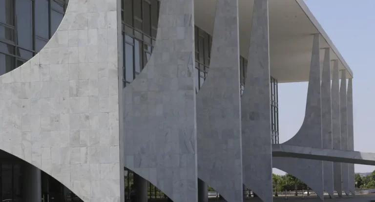 Lula sanciona regulamentação da reforma tributária sobre consumo