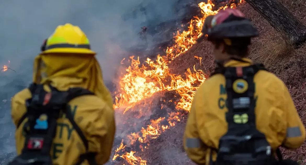 Los Angeles tem previsão de ventos que podem reativar incêndios