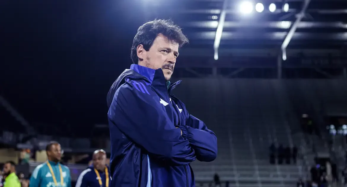 Fernando Diniz é demitido do Cruzeiro, após comandar time por 4 meses