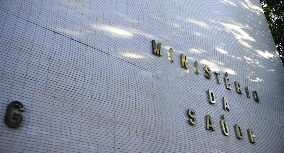 Ministério da Saúde anuncia retomada de obras em 290 municípios