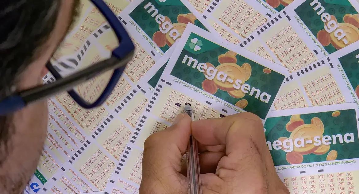 Mega-Sena acumula e prêmio vai a R$ 6 milhões