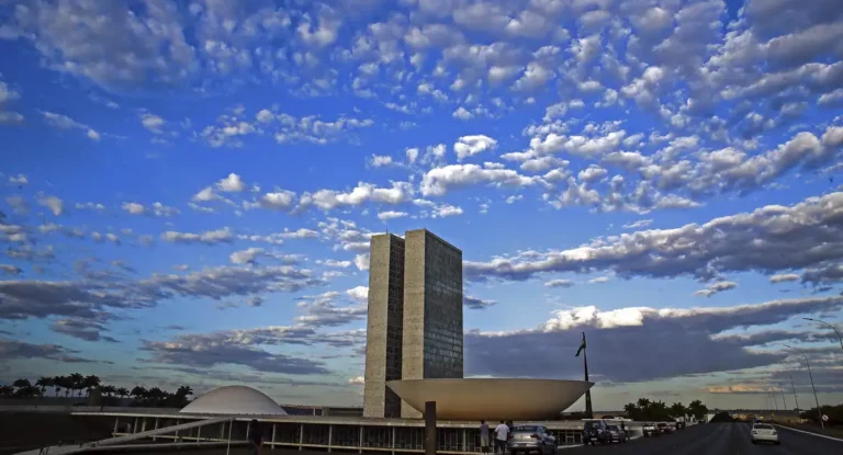 Deputados e senadores elegem presidentes e mesas diretoras no sábado