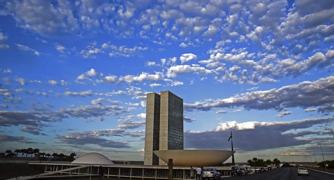 Deputados e senadores elegem presidentes e mesas diretoras no sábado