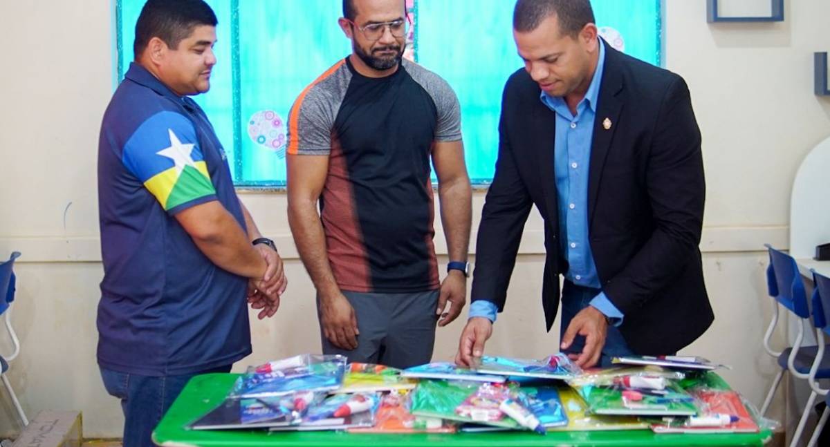 Kits escolares arrecadados na Corrida da Cidadania são entregues a escolas públicas de Porto Velho - News Rondônia