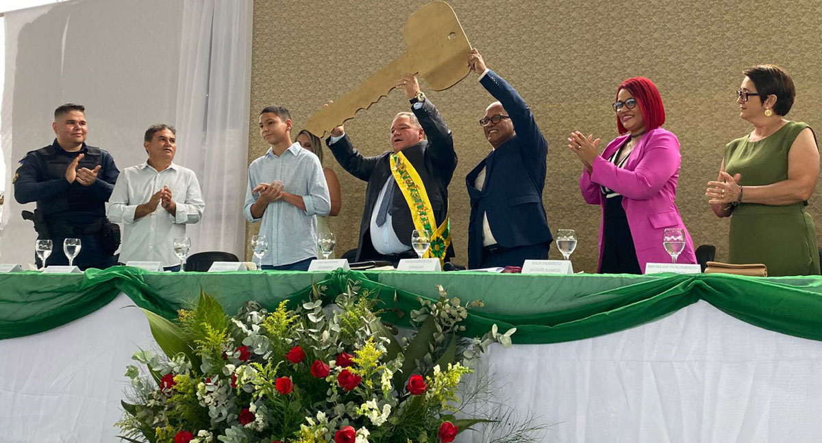 ITAPUÃ DO OESTE: Prefeito, vice-prefeito e vereadores tomam posse marcando renovação para os próximos quatro anos no município - News Rondônia