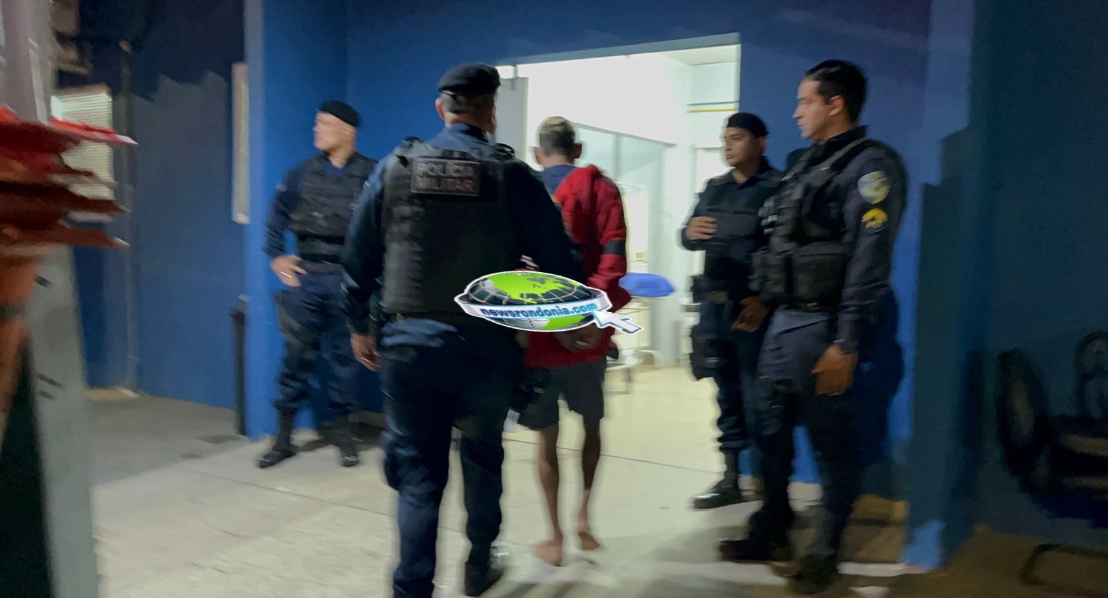 URGENTE: Criminoso é baleado e comparsa preso durante troca de tiros com a PM no centro