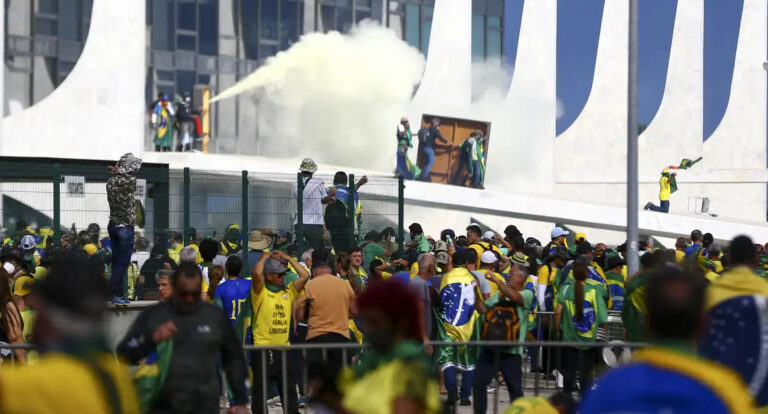 Políticos e jornalistas revivem 8 de janeiro: dia entrou para história