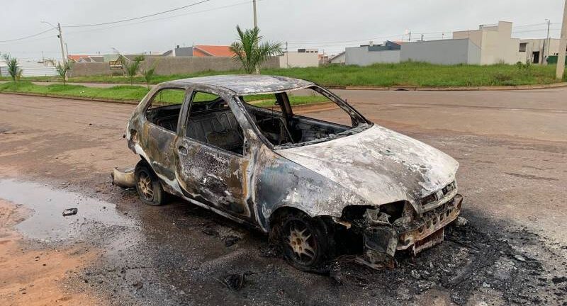 Polícia Civil identifica dono de carro consumido pelo fogo em Vilhena e descarta incêndio criminoso