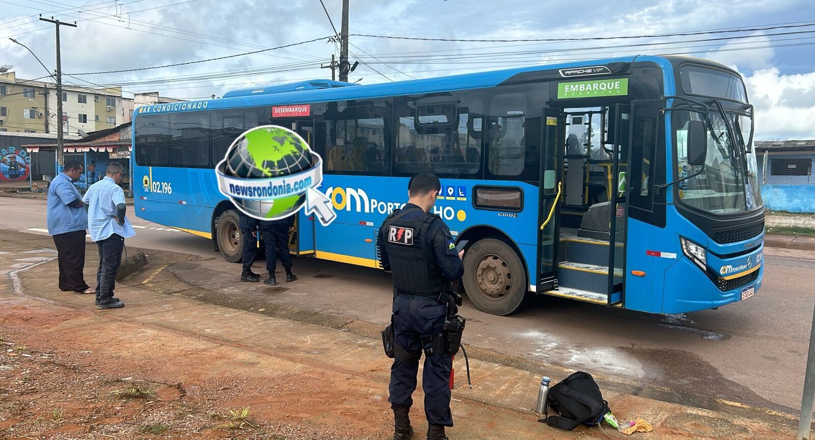 Bandidos mascarados tentam incendiar ônibus no Orgulho do Madeira