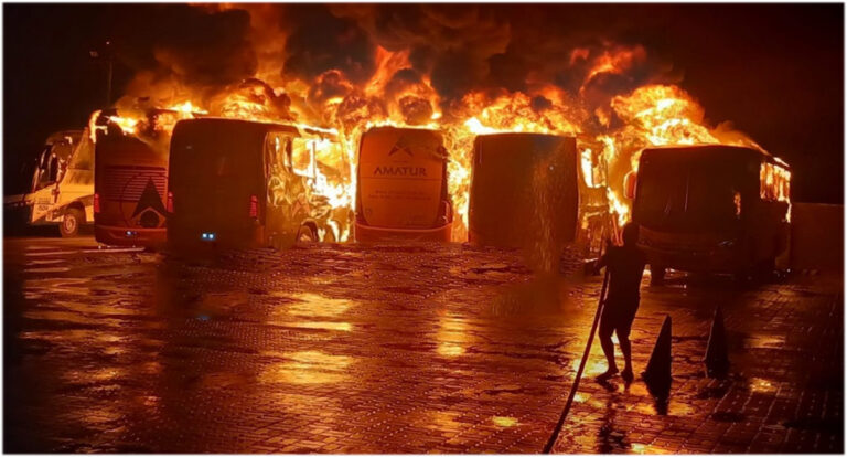 Seis ônibus são incendiados por membros de facção em Porto Velho