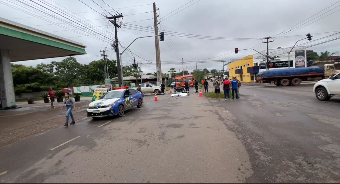 Motociclista morre em grave colisão na Avenida Rio de Janeiro