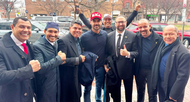 Coronel Chrisóstomo compõe comitiva de deputados da direita conservadora presentes na posse de Donald Trump