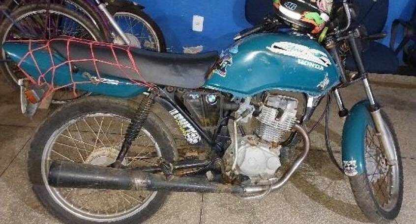 Motocicleta furtada da prefeitura de Vilhena e vendida através das redes sociais é encontrada em poder de adolescente