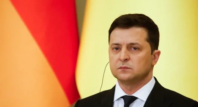 “Devemos alcançar a paz pela força”, diz Zelenskyy no 3º ano em guerra