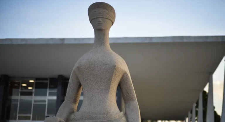 Lei Maria da Penha se estende a casais homoafetivos e mulheres trans