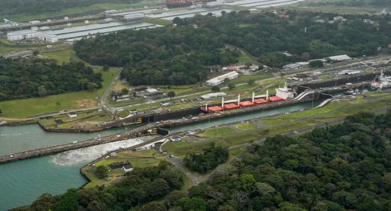 Panamá nega reivindicação dos EUA de direitos de travessia de canal