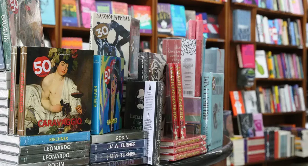 Em 12 meses, 16% dos maiores de 18 anos compraram ao menos 1 livro