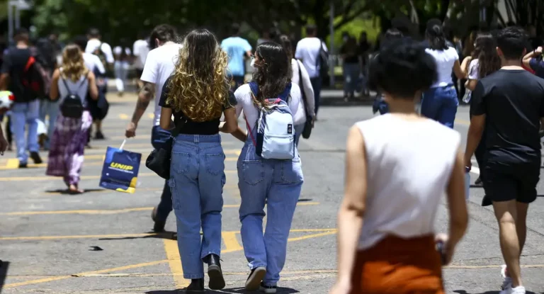 TCU decide liberar pagamentos do programa Pé-de-Meia