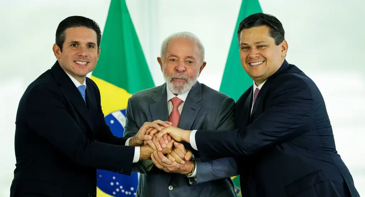 "Sou amigo dos dois", diz Lula sobre novos presidentes do Legislativo
