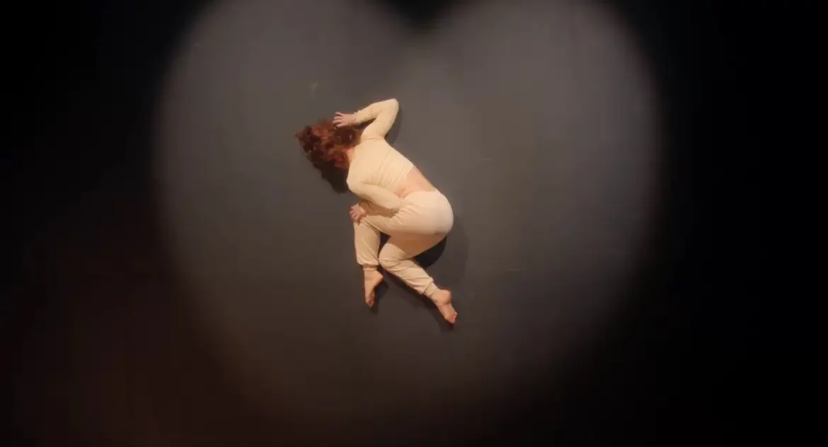 Filme que conta história de contorcionista debate abuso infantil