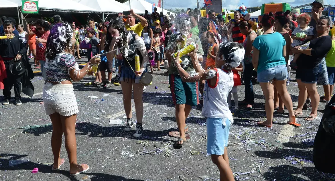 Campanha quer proteger crianças e adolescentes no carnaval