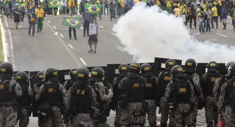 Denúncia contra Bolsonaro influencia projeto da anistia no Congresso