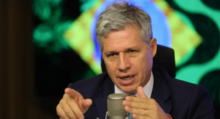 Alimentos estão mais baratos, mas preços devem cair mais, diz ministro
