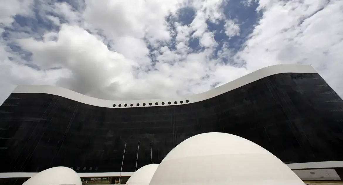 TSE já prepara eleições presidenciais de 2026, diz Cármen Lúcia