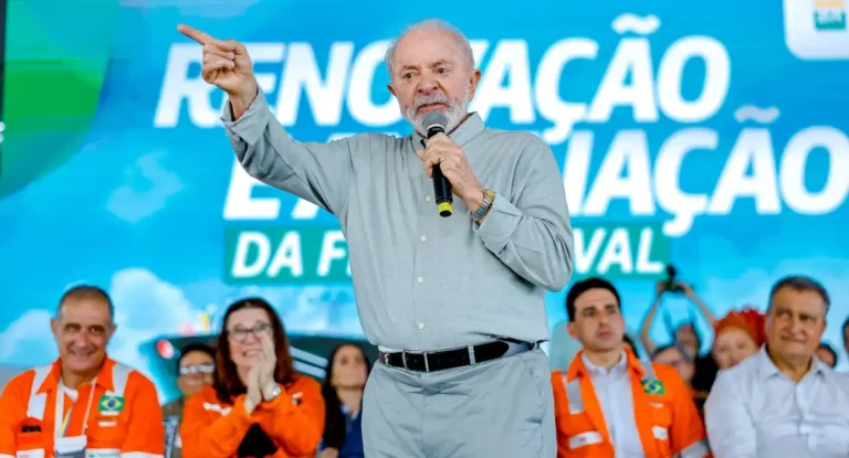 Lula diz que combustíveis fósseis vão financiar a transição energética