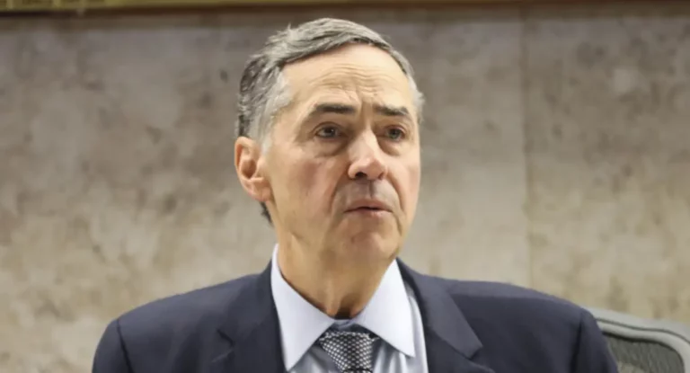 Barroso pede manifestação de Zanin e Dino sobre pedidos de impedimento