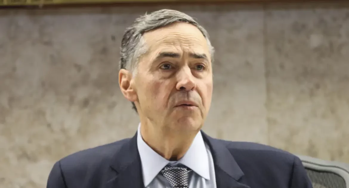Barroso pede manifestação de Zanin e Dino sobre pedidos de impedimento