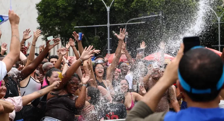 Celular no carnaval: saiba como proteger dados em caso de furto