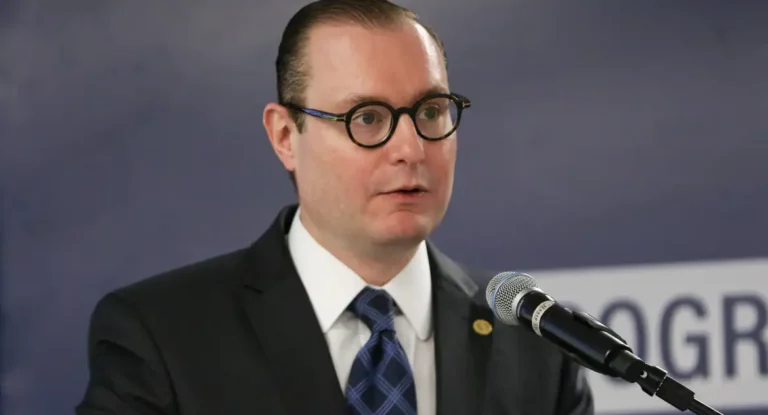 Zanin diz que não vai se declarar impedido para julgar Bolsonaro