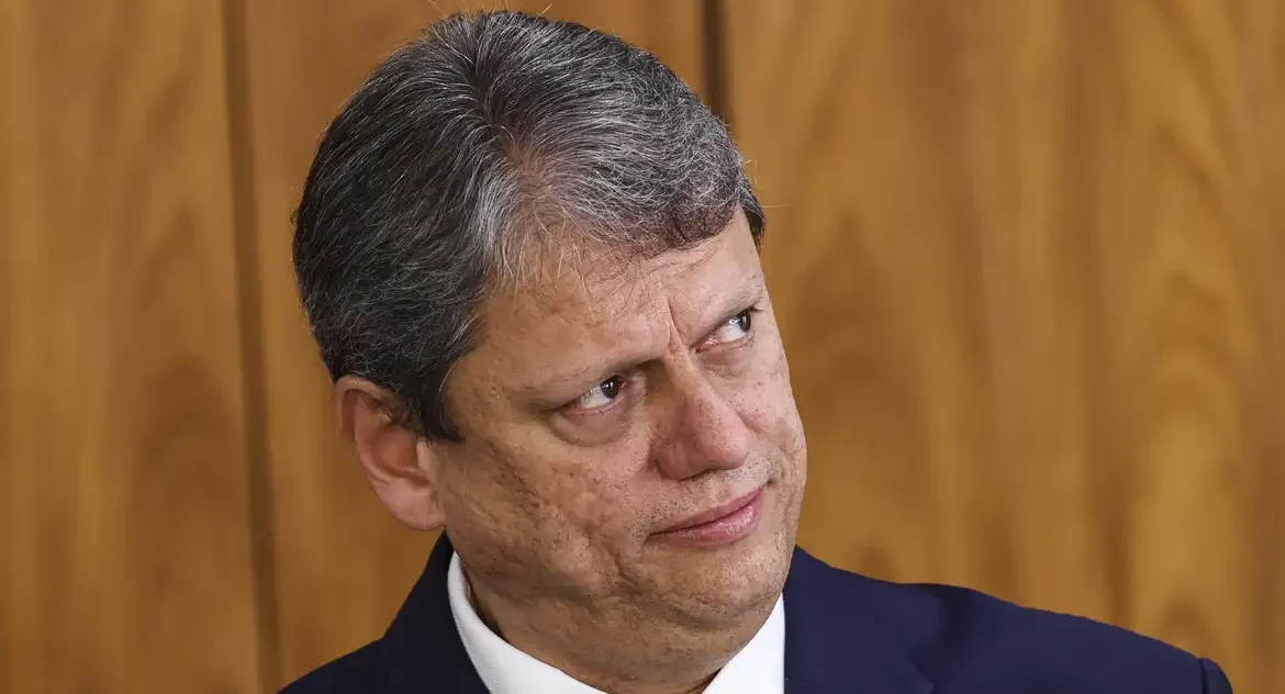 Moraes arquiva pedido para incluir Tarcísio em inquérito do golpe