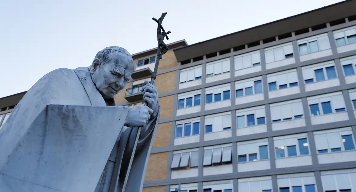 Papa segue em recuperação e não vai celebrar Quarta-Feira de Cinzas