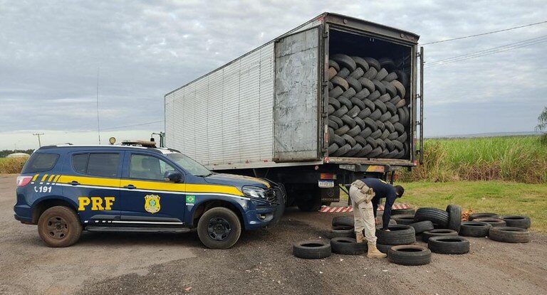 PRF apreende 900 unidades de pneus sem nota fiscal em Porto Velho