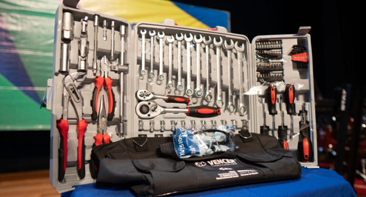 Distribuição de mais de 400 kits profissionais pelo programa Vencer impulsiona transformação de vidas em RO - News Rondônia Distribuição de mais de 400 kits profissionais pelo programa Vencer impulsiona transformação de vidas em RO - News Rondônia