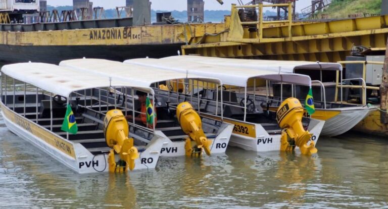 O governo de Rondônia assegura transporte fluvial para estudantes ribeirinhos no Baixo Madeira