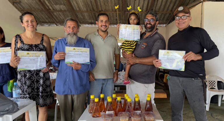 Agricultores de Porto Velho participam de oficina sobre o beneficiamento de cera apícola - News Rondônia