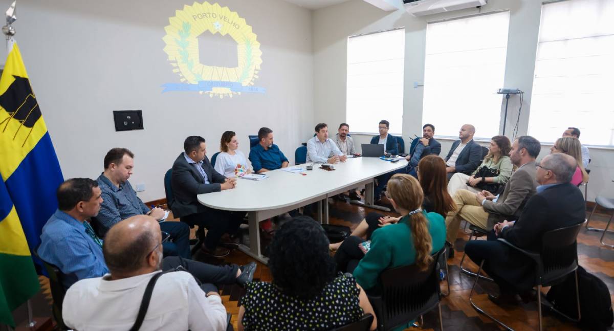 O prefeito Léo Moraes se reuniu com membros do Observatório da Saúde para apresentar um panorama do setor, destacando as primeiras conquistas e as principais prioridades - News Rondônia