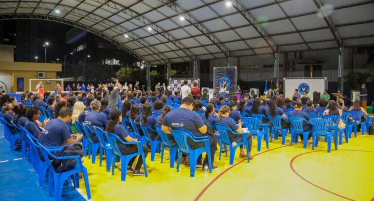 Governo de RO investe mais de R$ 400 mil e entrega kits profissionais a formandos do programa Vencer em Porto Velho