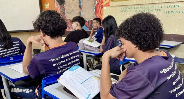 O governo de RO reforça o acompanhamento da frequência escolar como parte de sua estratégia educacional