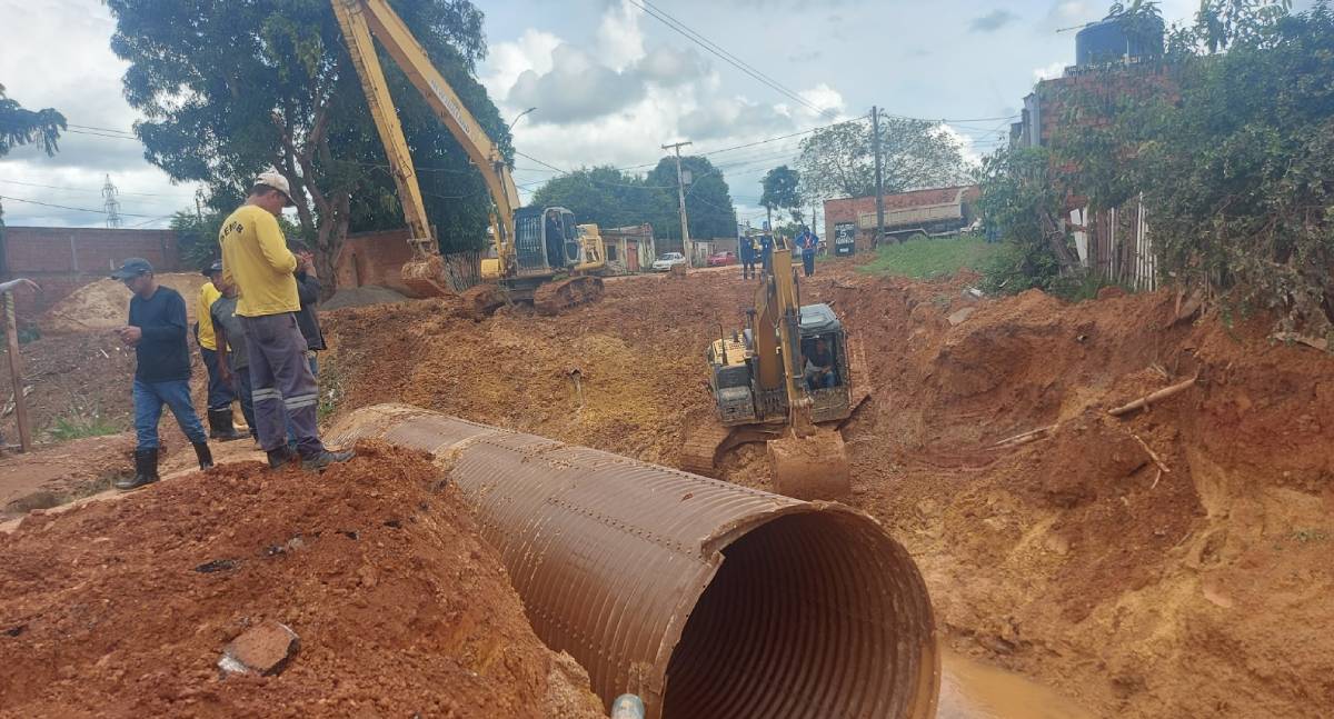 Para evitar alagamentos, a obra de drenagem e a instalação de tubos avançam na zona Leste - News Rondônia