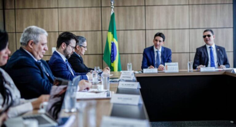 O governo de Rondônia debate em Brasília a concessão da Hidrovia do Madeira