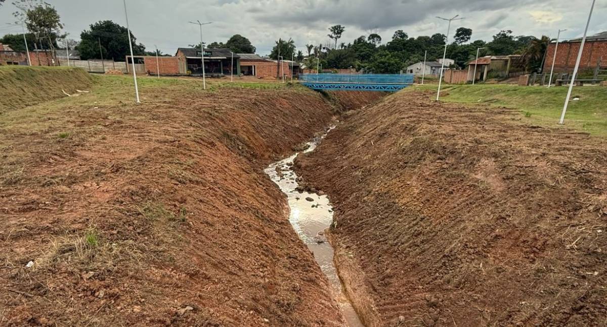 Canais no bairro Novo Horizonte, zona Sul de Porto Velho, recebem limpeza - News Rondônia