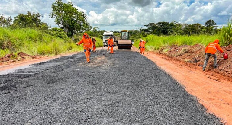 O governo de Rondônia finalizou 32 quilômetros de manutenção asfáltica na RO-383, que liga Cacoal ao distrito de Nova Estrela