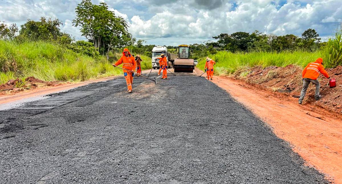 O governo de Rondônia finalizou 32 quilômetros de manutenção asfáltica na RO-383, que liga Cacoal ao distrito de Nova Estrela