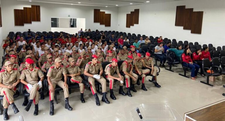 O programa Criança Protegida, juntamente com as iniciativas de polícia mirim e bombeiro mirim, unirão forças para promover valores cívicos entre crianças e adolescentes do estado