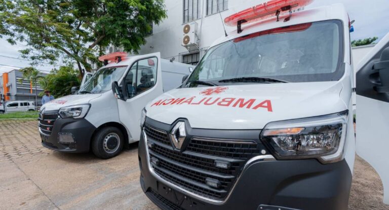 A prefeitura repassa duas ambulâncias e uma ambulancha para reforçar a saúde pública do município - News Rondônia