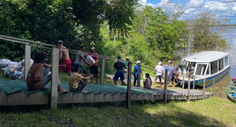 A Prefeitura de Porto Velho finaliza a distribuição de cestas de alimentos na reserva do Lago do Cuniã em parceria com o MAB - News Rondônia